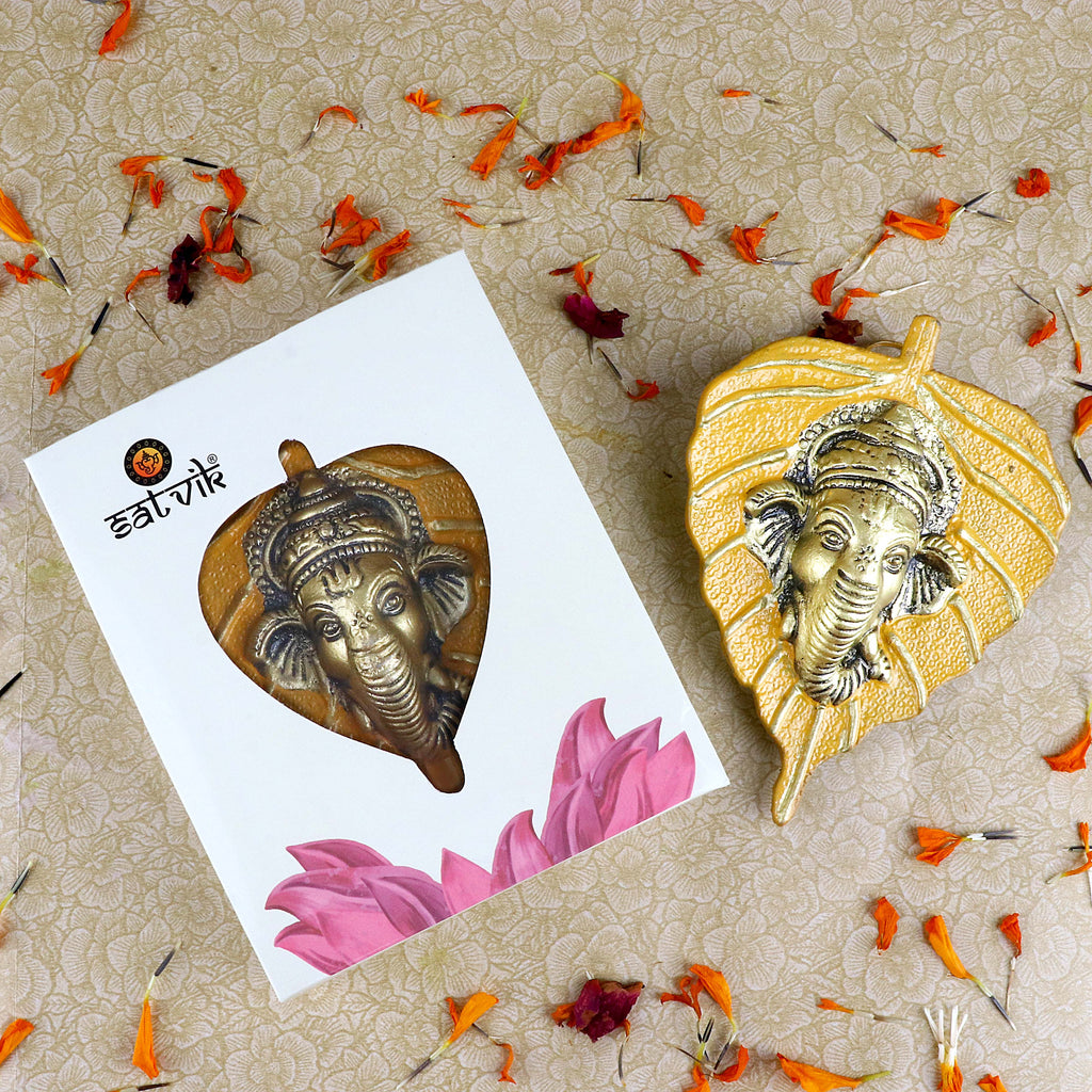 1 Pc Lord Ganesh Face on Leaf Patta Wall Hanging Yellow – Vibrant yellow leaf-shaped wall decor featuring Lord Ganesha’s face for traditional and spiritual home decoration. India’s Largest Pooja Accessories Brand – www.satvikstore.in